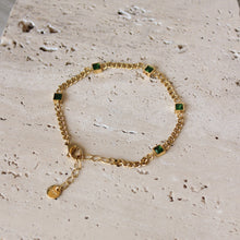  Pulsera Cadena Dorada y Circonias Verdes