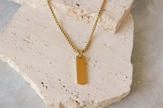Collar Colgante Rectangular Plano Dorado