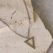  Collar Triangular Hueco