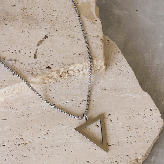 Collar Triangular Hueco