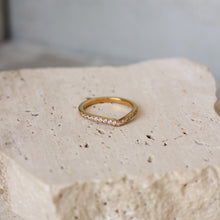  Anillo Dorado Triangular Circonias