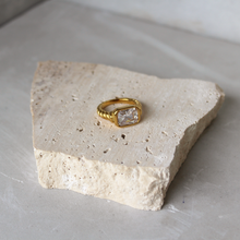  Anillo Torcido con Piedra Cristal
