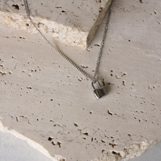 Collar Candado Plateado