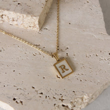  Collar Inicial Rectangular Blanca
