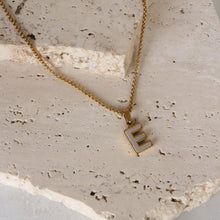  Collar De Inicial Con Concha Blanca