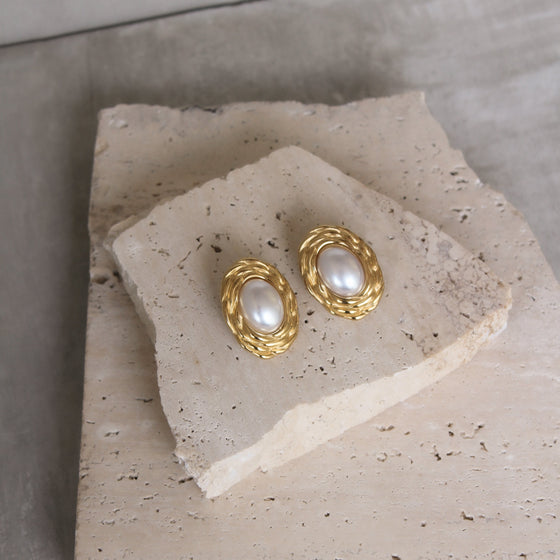Studs Ovalados de Perla con Textura