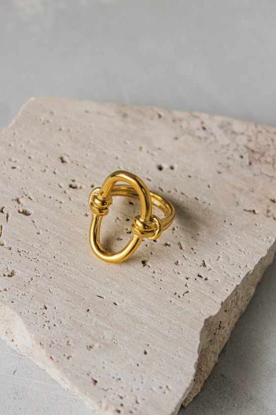 Anillo Hueco Ovalado Dorado