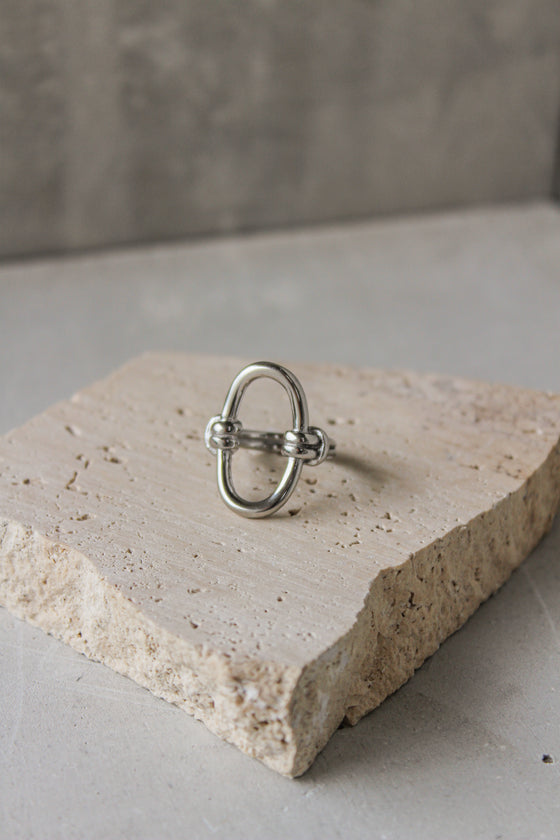 Anillo Hueco Ovalado Plateado
