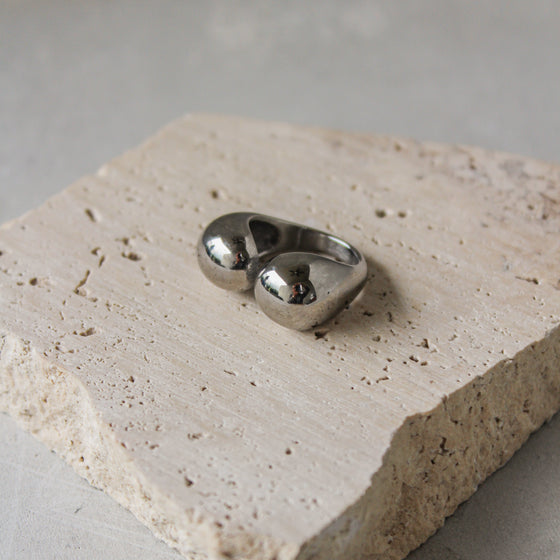 Anillo Plateado Abierto Irregular