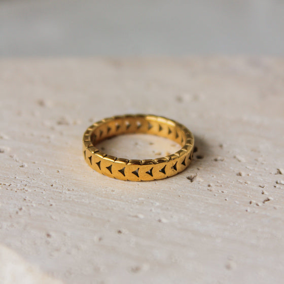 Anillo Arrow Dorado