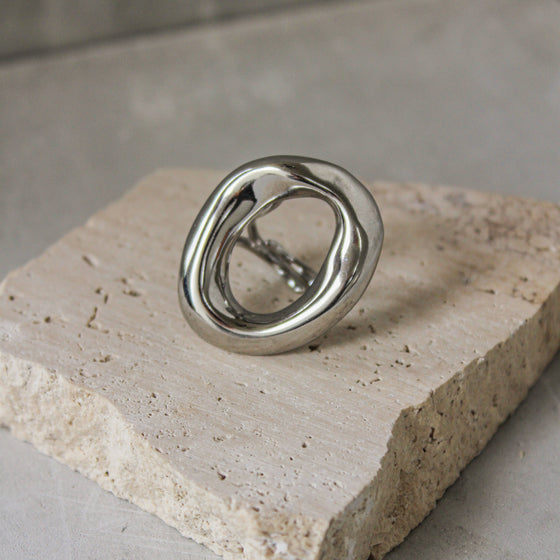 Anillo Plateado Hueco Grande