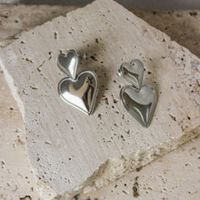  Aretes Dos Corazones Plateados