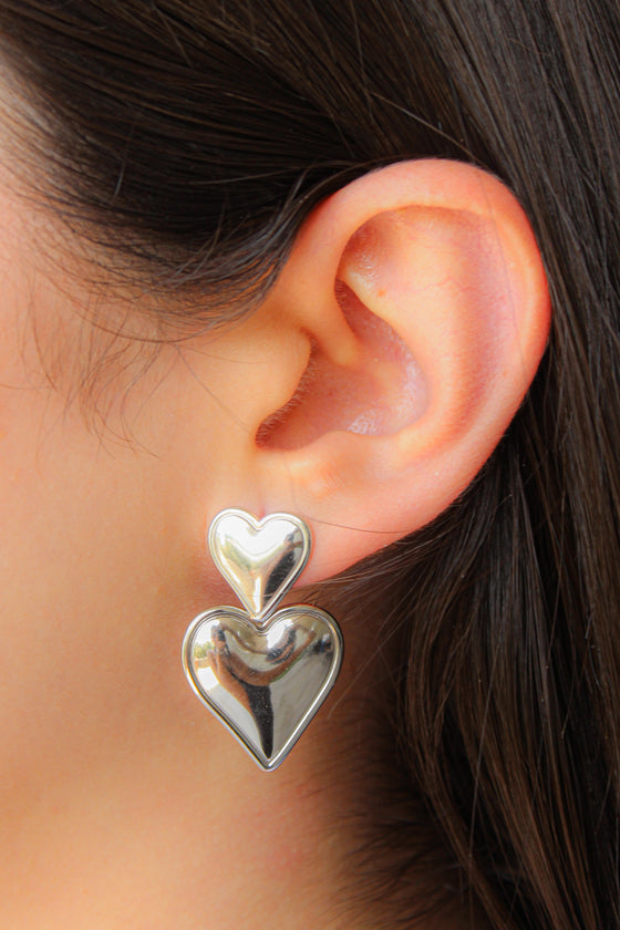 Aretes Dos Corazones Plateados