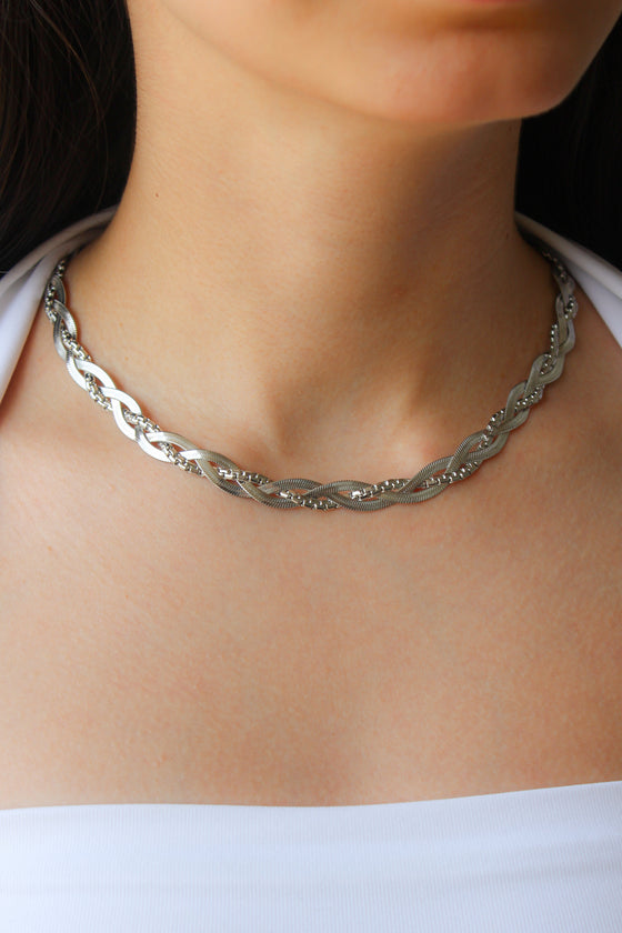 Collar Torcido Trenzado Plateado