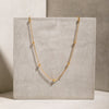 Choker de Cadena Delgada con Cuentas Doradas